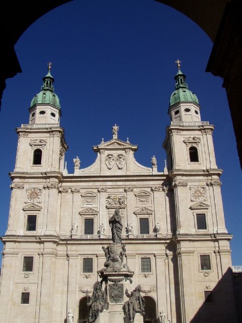 Salzburg 2.5-Hour Walking Tour: Mozart, Old Town & More - Makartplatz, Mozart Residence and the New Town