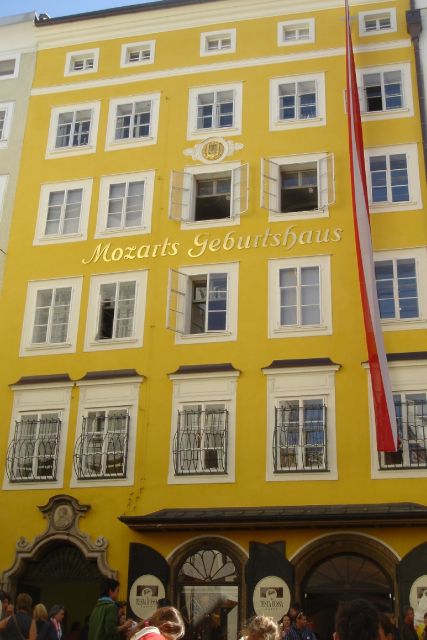 Salzburg 2.5-Hour Walking Tour: Mozart, Old Town & More - Mirabell Palace and the Wolf Dietrich story