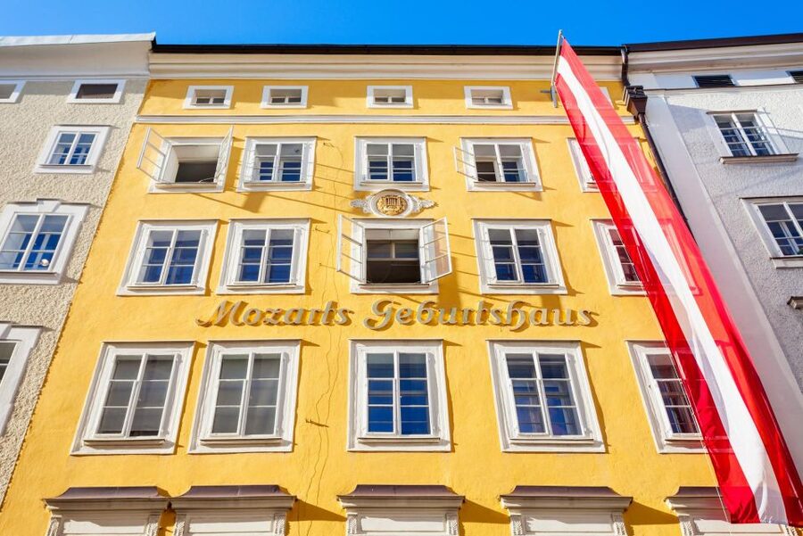 Salzburg: Old Town, Mozart, & Mirabell Gardens Walking Tour - Kollegienkirche and Salzburg’s Baroque scale
