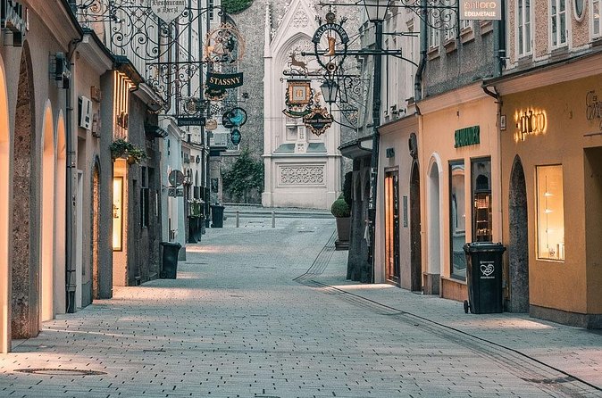 Salzburg Oldtown: Sightseeing Walking Tour with Licensed Local Guide - Mirabell Garden gives you a reason to return