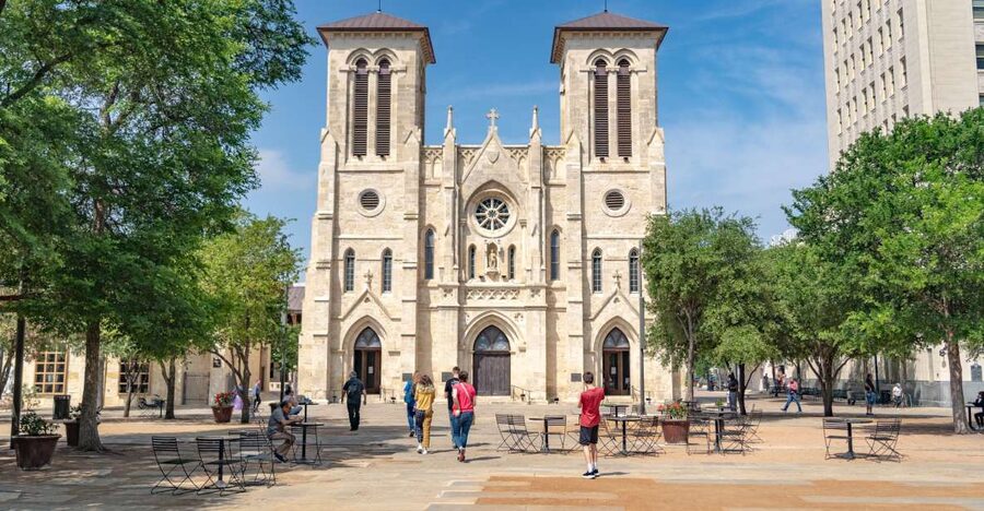 San Antonio: Historic Downtown Food and Culture Walking Tour - Starting at the Alamo With Davy Crockett
