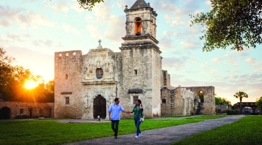 San Antonio Premium City Tour with Alamo & River Walk Cruise - What the guides add to the experience