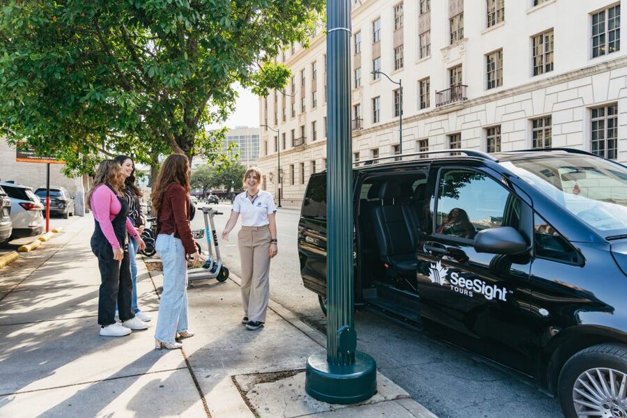 San Antonio: Small Group Night Tour with River Walk Cruise - Why San Antonio is especially good after dark