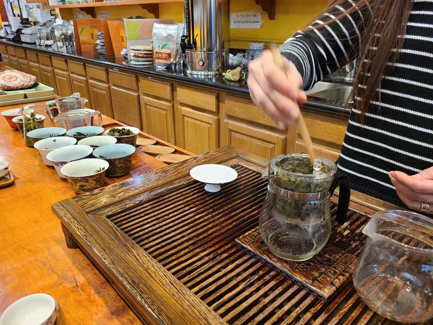 San Francisco: Food Walking Tour of Chinatown & North Beach - Pizza, wine, and sweets make North Beach feel complete