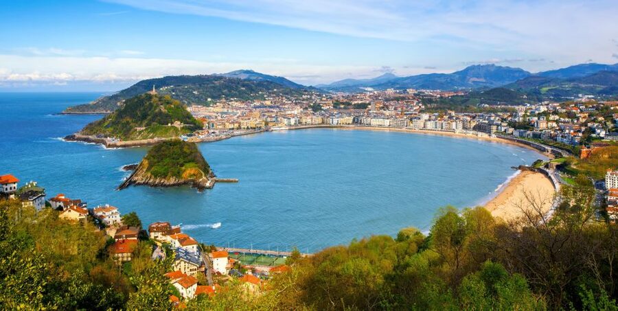 San Sebastian: City Highlights Guided Walking Tour - Meeting at City Hall and getting your bearings