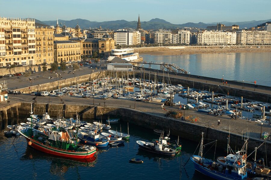 San Sebastian: Walking Tour with Pintxo and Drink - What to expect from the pintxo and drink