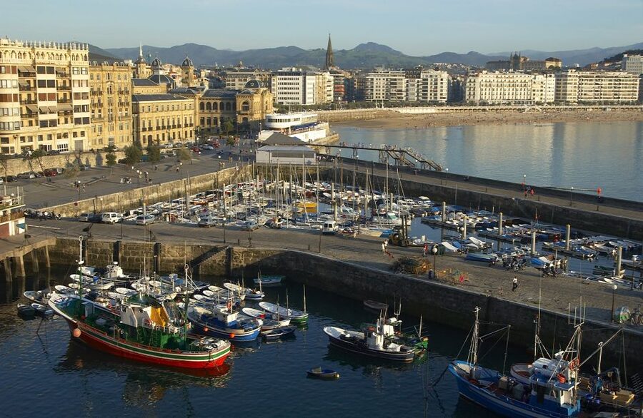 San Sebastian: Walking Tour with Pintxo and Drink - Price, group size, and practical value