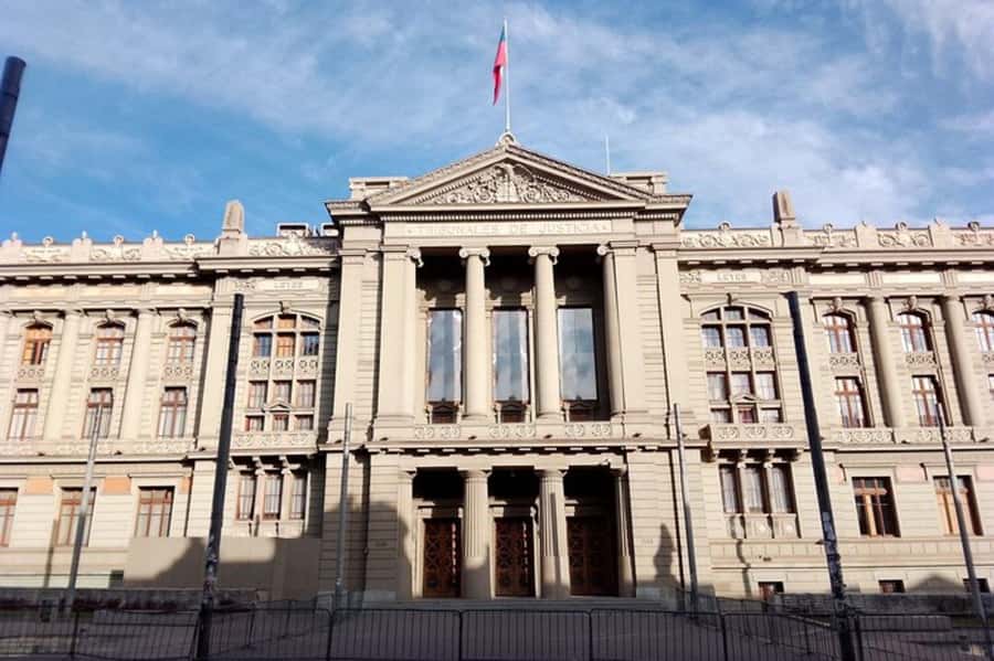 Santiago: Guided Walking Tour of the Historical Old Town - Starting at Palacio de La Moneda