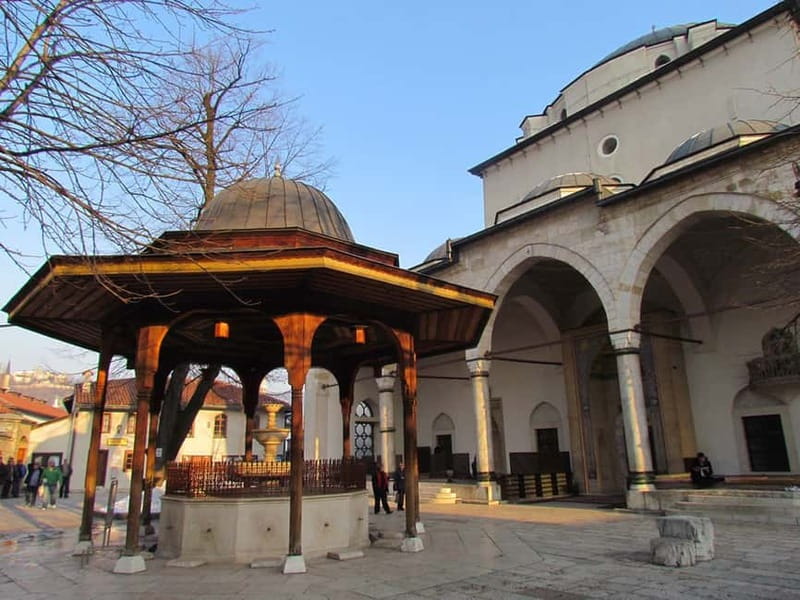 Sarajevo: Discover Sarajevo Walking Tour with Local Guide - The guides make or break the experience