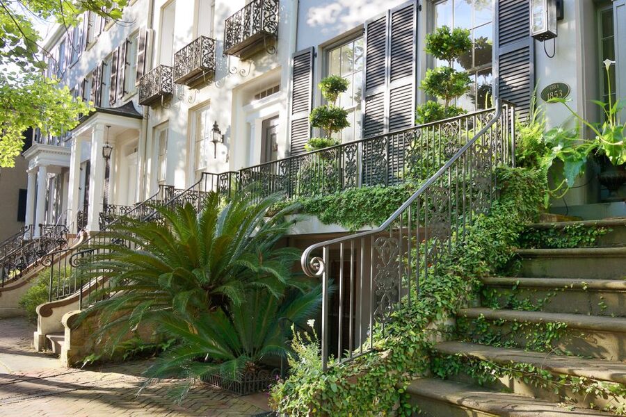 Savannah: History and Culture Walking Tour - Guide quality and the value of local storytelling