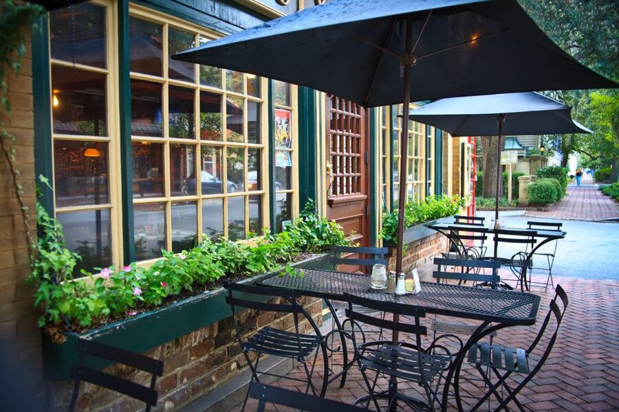 Savannah: History and Culture Walking Tour - Savannah’s squares, oak trees, and old houses