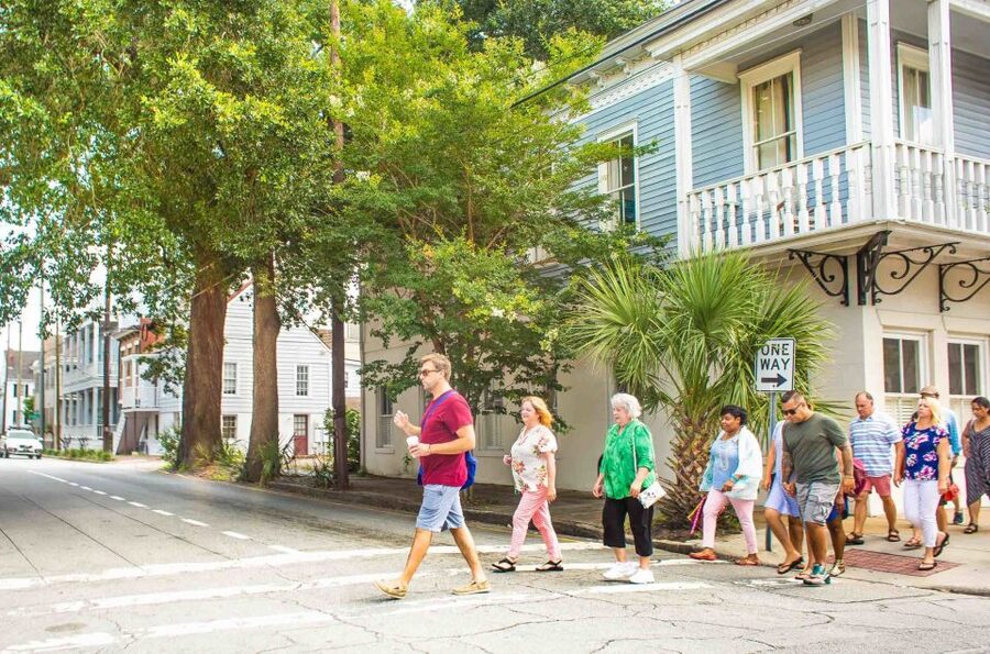 Savannah: Local Favorites Walking Food Tour - Guides Add the Personality
