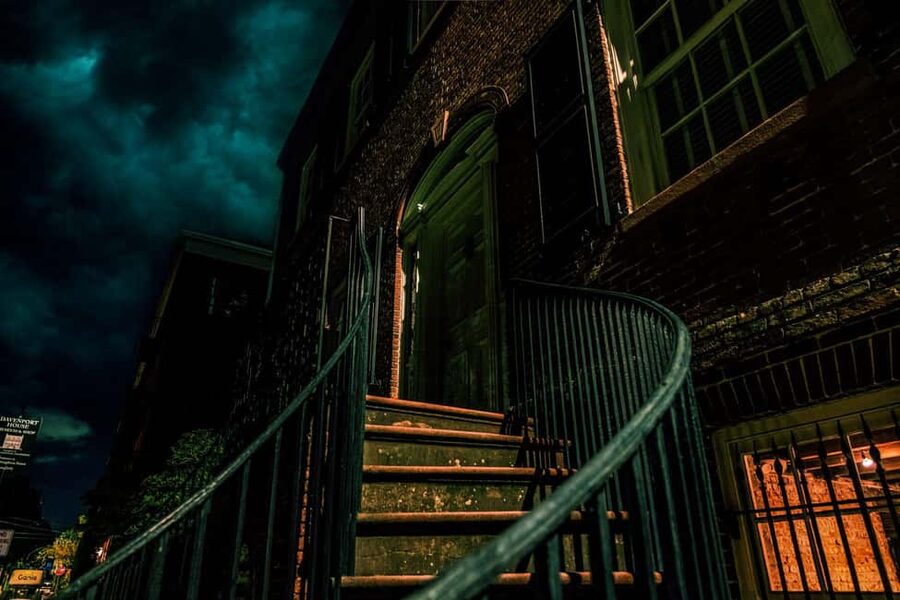 Savannah: Terrors, Ghosts, and Ghouls Walking Tour - Nelly Gordon’s tender ghost story
