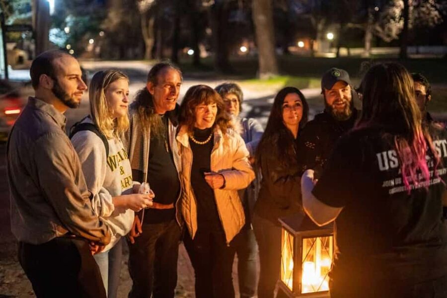 Savannah: Terrors, Ghosts, and Ghouls Walking Tour - What the guide adds to the experience