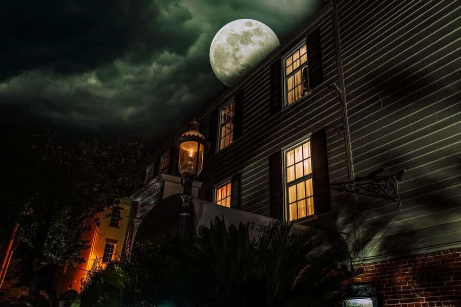 Savannah: Terrors, Ghosts, and Ghouls Walking Tour - The Lady in Gray and the Owens-Thomas House
