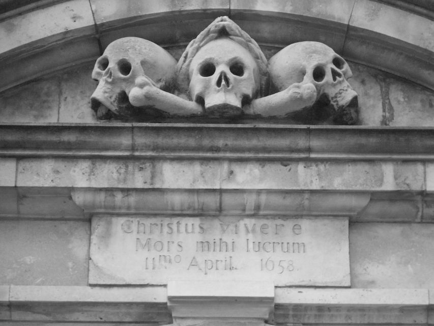 Secret Old London Walking Tour - Starting at Barbican, where modern London meets old London