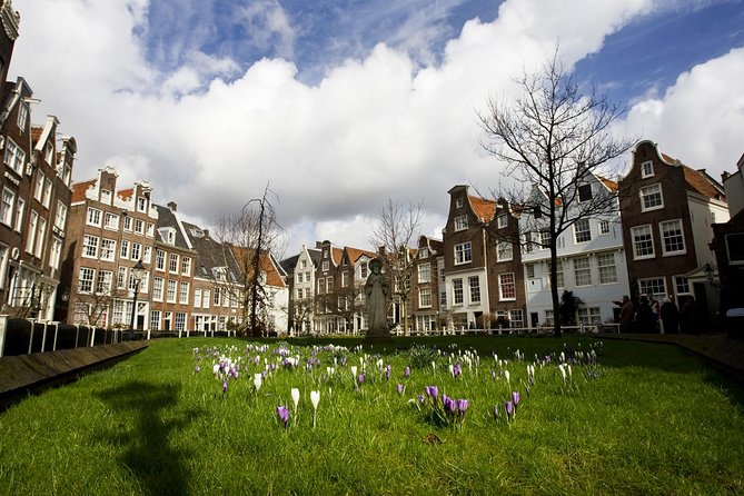 Secrets of Amsterdam Walking Tour plus Dutch Sweets Tasting - What the guide can add to the experience