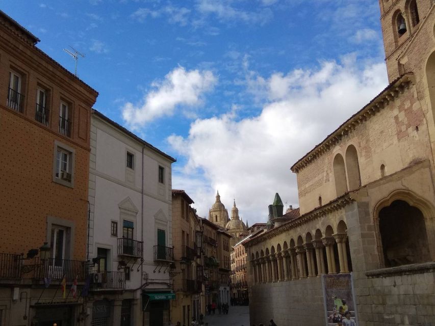 Segovia: Guided Walking Tour with Alcázar Entry - Key points to know before booking