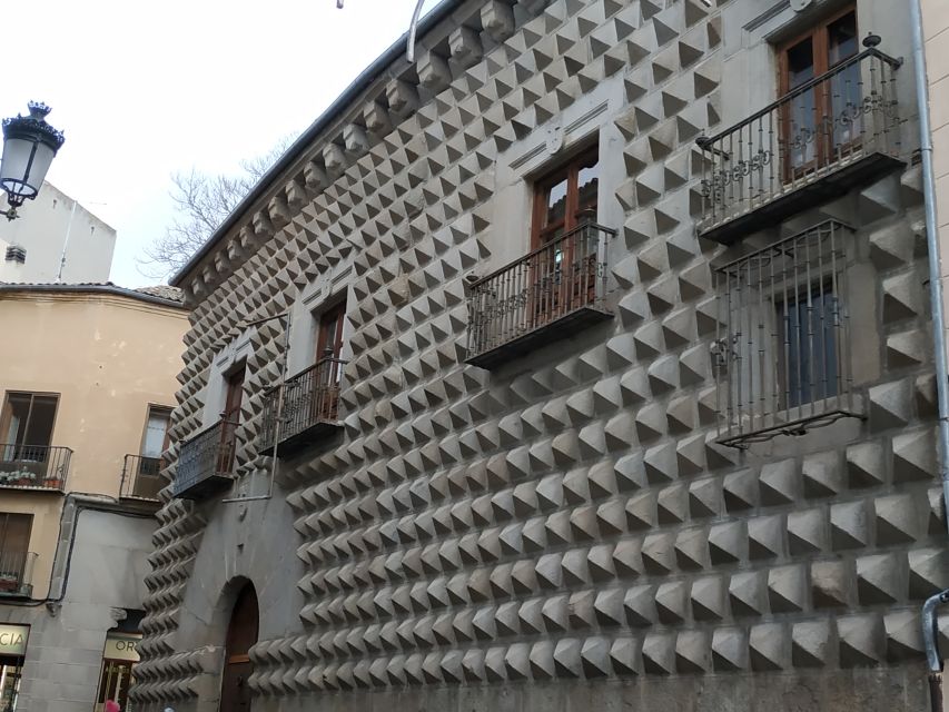 Segovia: Guided Walking Tour with Cathedral & Alcázar Entry - Why this Segovia walk works well