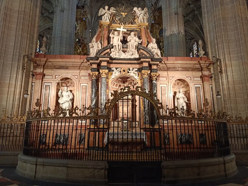 Segovia: Guided Walking Tour with Cathedral & Alcázar Entry - Finishing at the Alcázar of Segovia