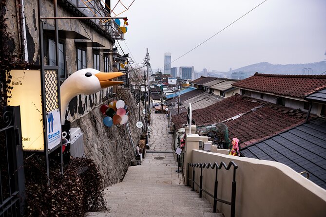 Seoul moonlight walking tour with local historian - Naksan Park explains why Seoul grew here