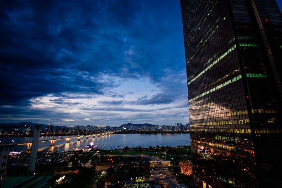 Seoul: Private Walking Tour with a Local - Meeting your guide in central Seoul