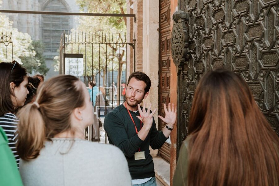 Seville: Guided Walking Tour with Optional Breakfast - Starting with breakfast at Purita Café