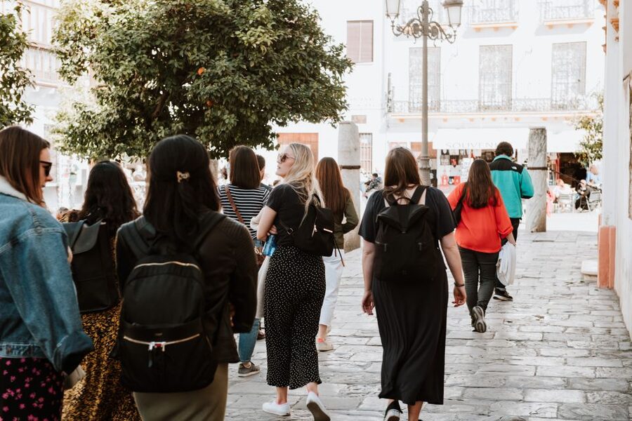 Seville Jewish Quarter walking tour: Santa Cruz District - Plaza de la Alianza and the shape of Santa Cruz