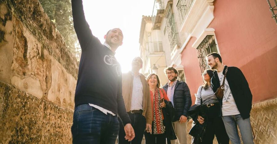 Seville: Small-Group Jewish Quarter Discovery Walking Tour - Plaza de Doña Elvira and the pleasure of getting lost