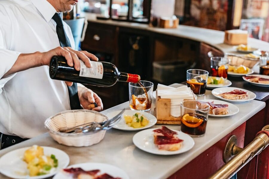 Seville: Tapas, Taverns and History Guided Walking Tour - Why this tour works as a first night in Seville