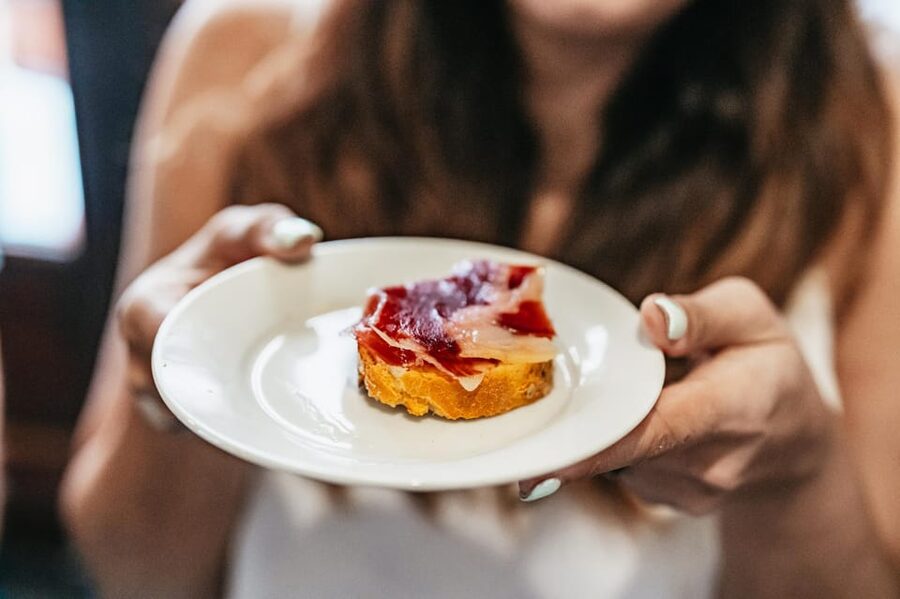 Seville: Tapas, Taverns and History Guided Walking Tour - Las Teresas and the taste of old Seville
