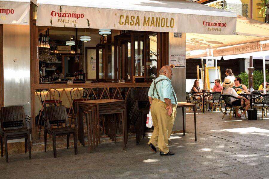 Seville: Tapas, Taverns, and History Walking Tour - Four local stops, one old Moorish souk, and plenty to taste