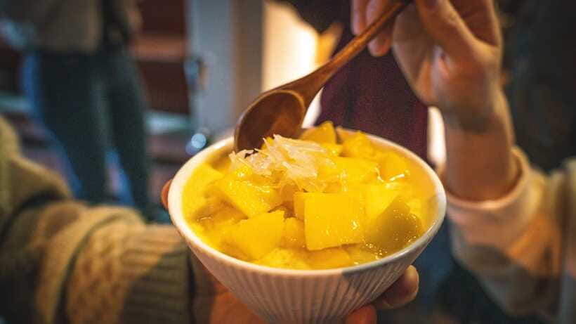 Shanghai: Evening Walking Food Tour - Pork belly and the deeper flavor of Shanghai cooking