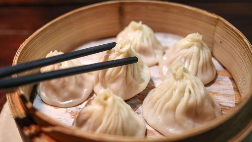 Shanghai: Evening Walking Food Tour - Xiaolongbao first, with a lesson in quality