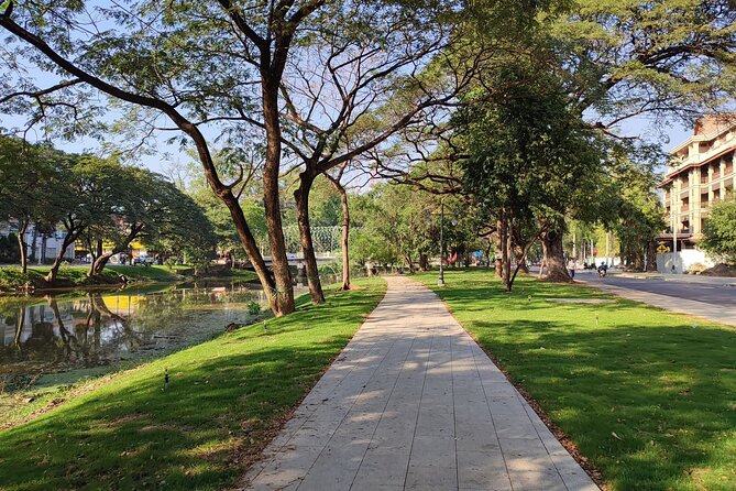 Siem Reap: City Walking Tour - Royal Gardens and Residence: a calm start