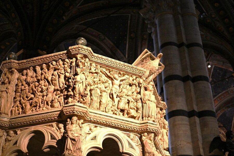 Siena Walking Tour with Cathedral and Crypt & Museum Option - What the guides add to the experience