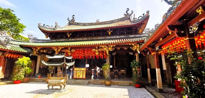 Singapore: Chinatown Historic Walking Tour with Lunch - Thian Hock Keng Temple and the story of sea travel