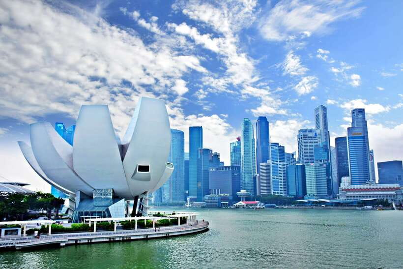 Singapore: Private Walking Tour with a Local - Meeting at the National Gallery or Marina Bay Cruise Center