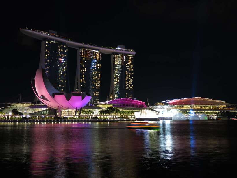 Singapore: Private Walking Tour with a Local - Hawker centers, local food, and the cost of eating