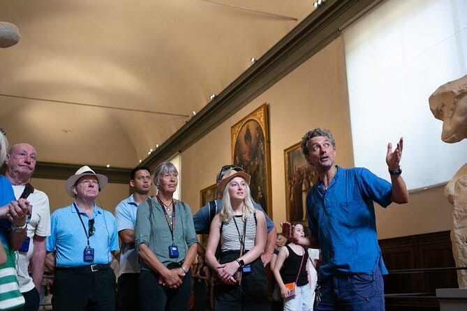 Skip-the-Line Florence Highlights and David Walking Tour - A short look at Oltrarno