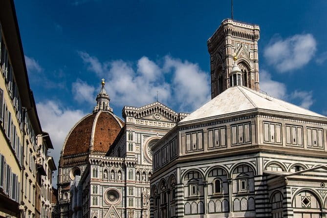 Skip-the-Line Florence Highlights and David Walking Tour - Crossing the Arno by Ponte Santa Trinita