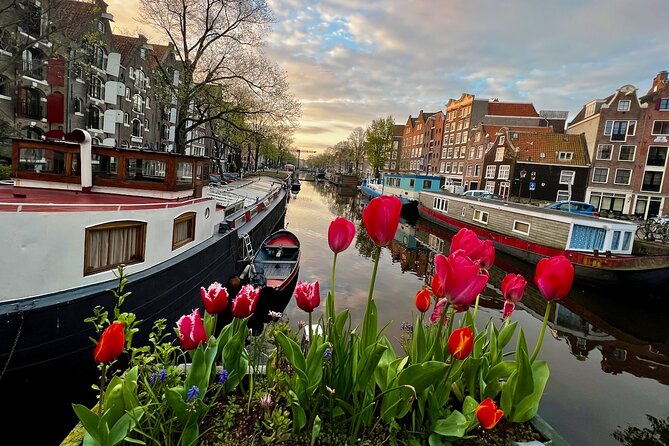 Small Group Walking Tour in Amsterdam with Friendly and Fun Guide - The canals: the walk’s main history lesson