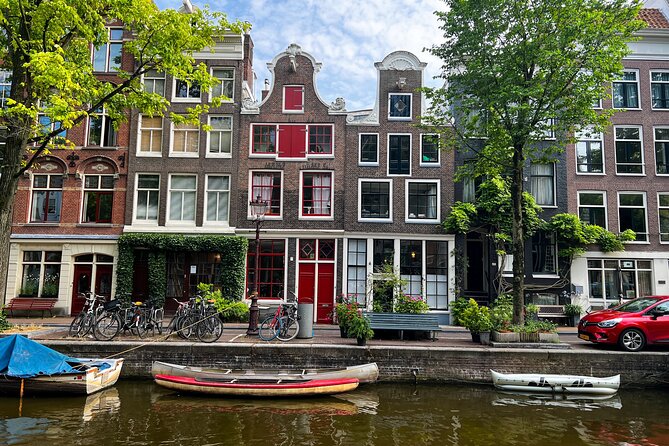 Small Group Walking Tour in Amsterdam with Friendly and Fun Guide - Begijnhof: a quiet finish with several layers