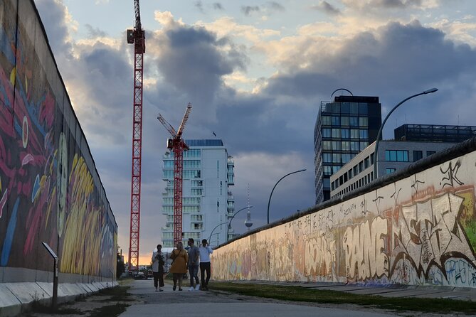 Small Group Walking Tour of East Berlin with a French Guide - East Side Gallery and the famous painted Wall