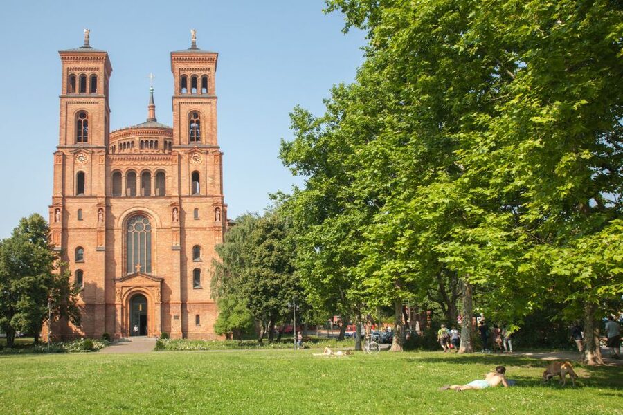 Small Group Walking Tour: "Wild Kreuzberg" - St. Thomas Church and the route toward Görlitzer Park