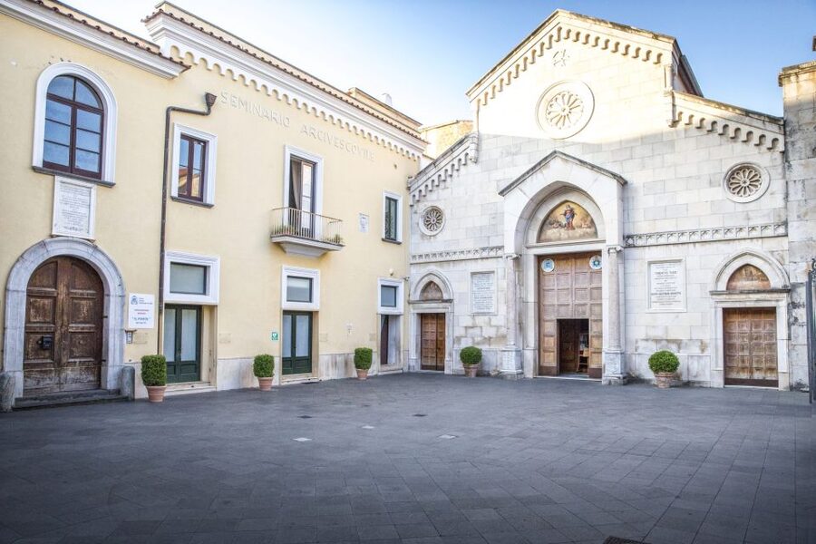 Sorrento: Guided Walking Tour & Limoncello Tasting - Villa Comunale and the Gulf of Naples