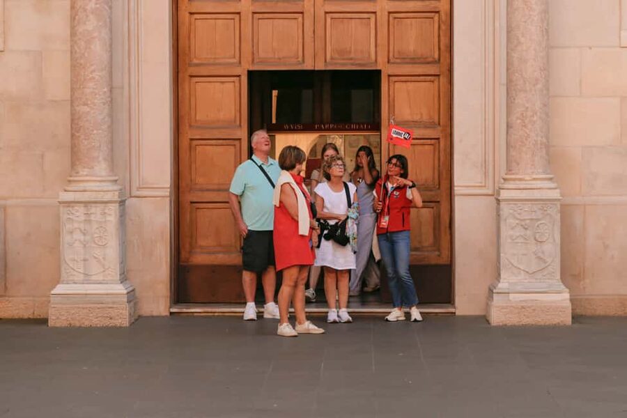 Sorrento: Walking Tour with Local Guide - Piazza Tasso and the first feel of local life