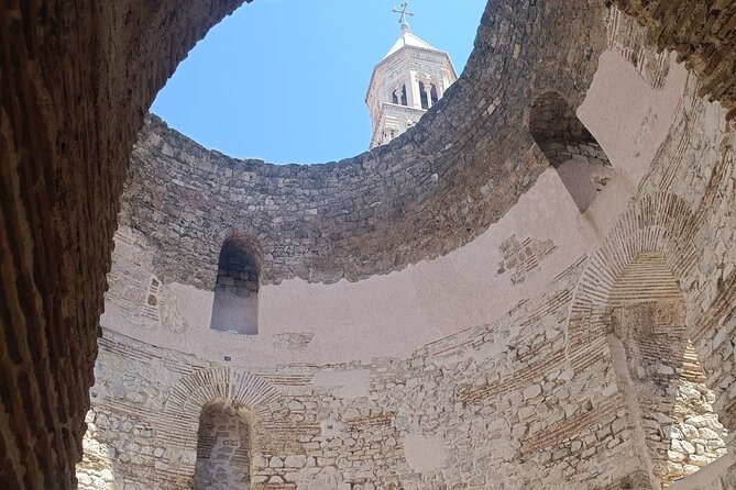 Split Walking Tour with Professor of History - Entering the round Vestibule
