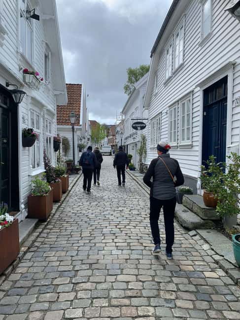 Stavanger: Private Walking Tour with a Local - How to get the most from your Lokafyer