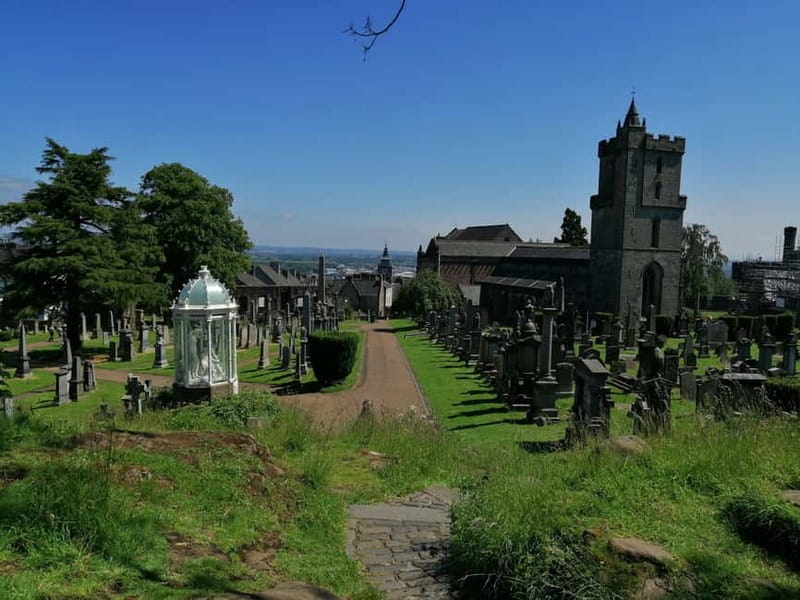 Stirling: Daily Guided Walking Tour with a Local Guide - The Old Town Cemetery and its three-hundred-year-old stones
